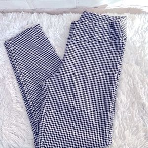 Houndstooth print pull on pants-size medium
